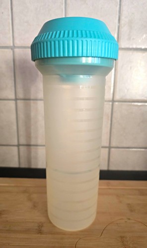 Tupperware shaker - tupperware,