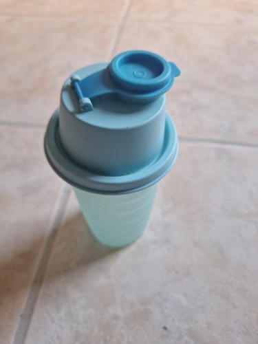 Tupperware shaker mixer - shaker,